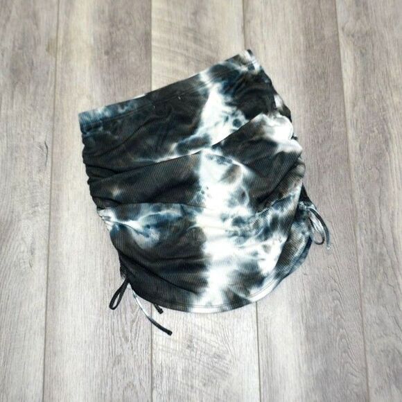 BB DAKOTA x STEVE MADDEN - Ruched Cinched Tie Dye Drawstring Mini Skirt - Picture 2 of 3